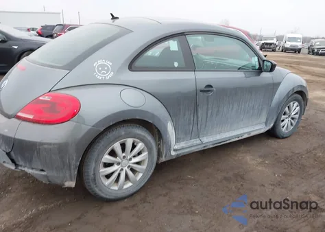 2014 Volkswagen Beetle 1.8T Entry z USA, uszkodzony, nr VIN 3VWF17AT1EM658811